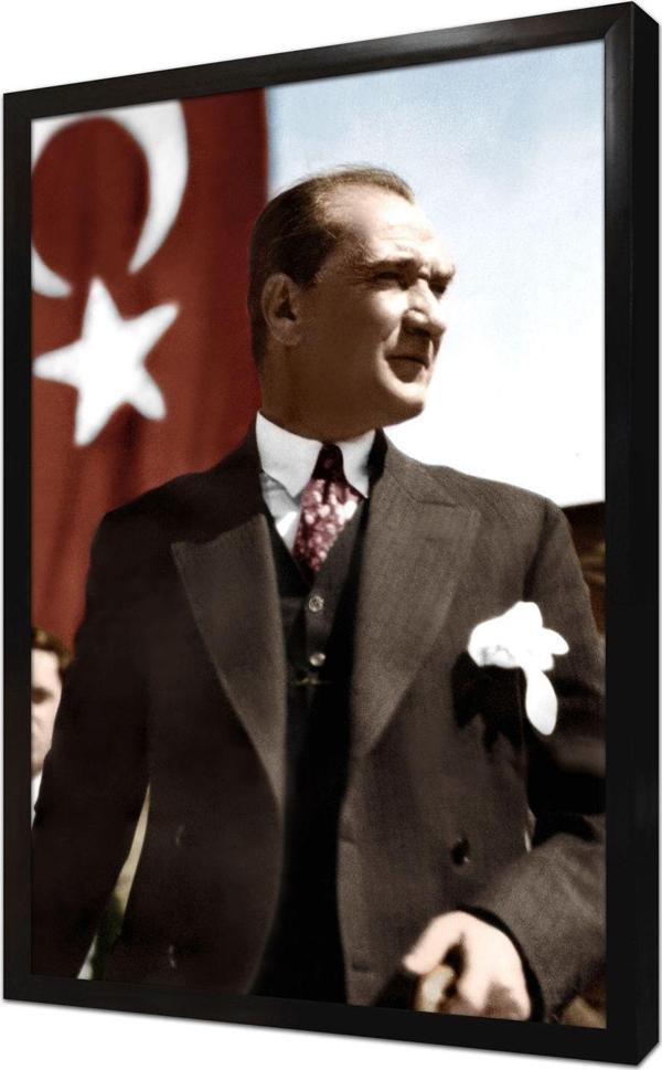 Tablosan Türk Bayrağı Önünde Atatürk Çerçeveli Mdf Tablo - Image 1