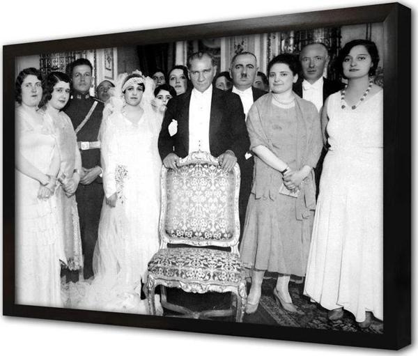 Tablosan Atatürk 5 Aralık Kadın Hakları Günü Çerçeveli Cam Tablo - Image 1