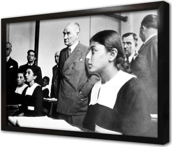 Tablosan Atatürk Okulda Öğrenciler Ile Çerçeveli Cam Tablo - Image 1