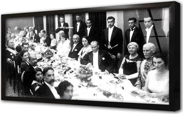 Tablosan Atatürk Yemek Masasında Çerçeveli Cam Tablo - Image 1
