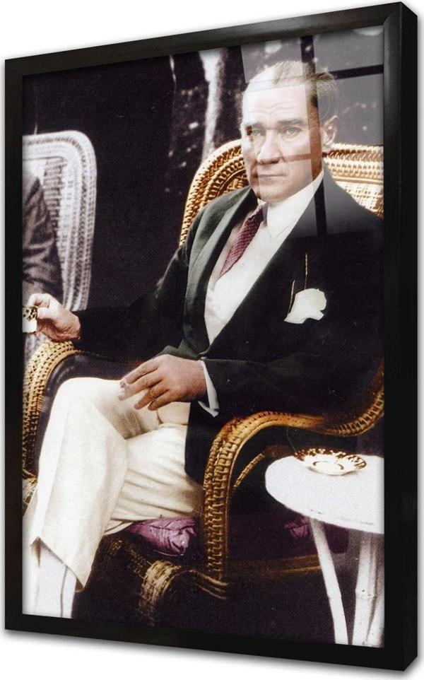 Tablosan Atatürk Türk Kahvesi Ve Sigara Içerken Çerçeveli Cam Tablo - Image 1