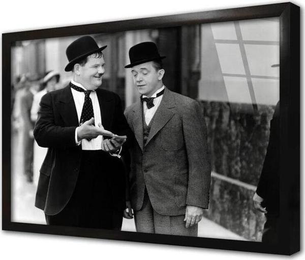 Tablosan Siyah Beyaz Lorel Hardy Fotğrafı Çerçeveli Cam Tablo - Image 1