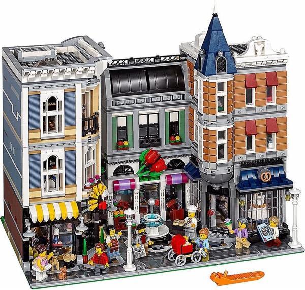 LEGO Creator Expert 10255 Assembly Square +16 Yaş (4002 Parça) - Image 1