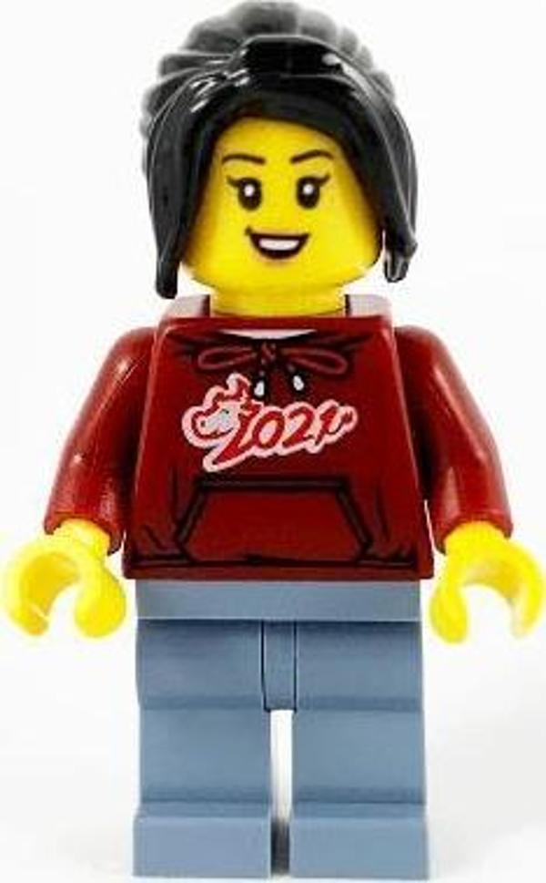 LEGO Minifigür Woman Dark Red '2021' Shirt Sand Blue Legs Long Black Hair +5 Yaş (1 Parça) - Image 1