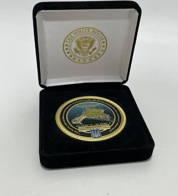 The White House Coin #9 Snake Island Hatıra Parası - Image 1