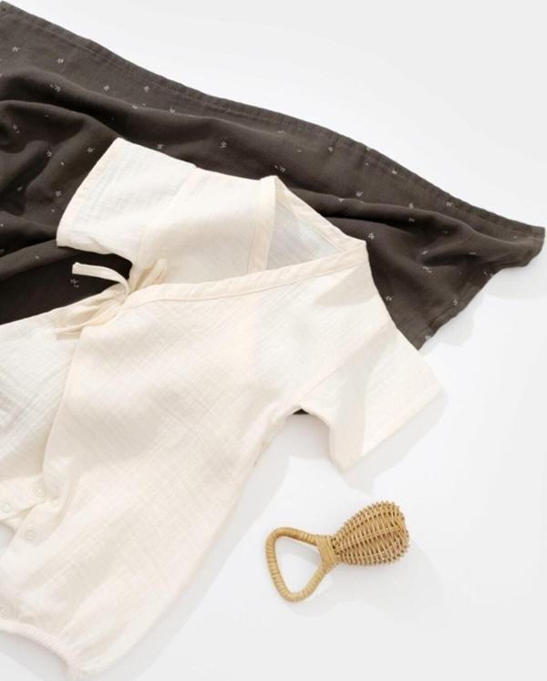 Baby Cosy Organik Müslin Kruvaze Kısa Kollu Tulum Ekru 3-6 Ay - Image 1