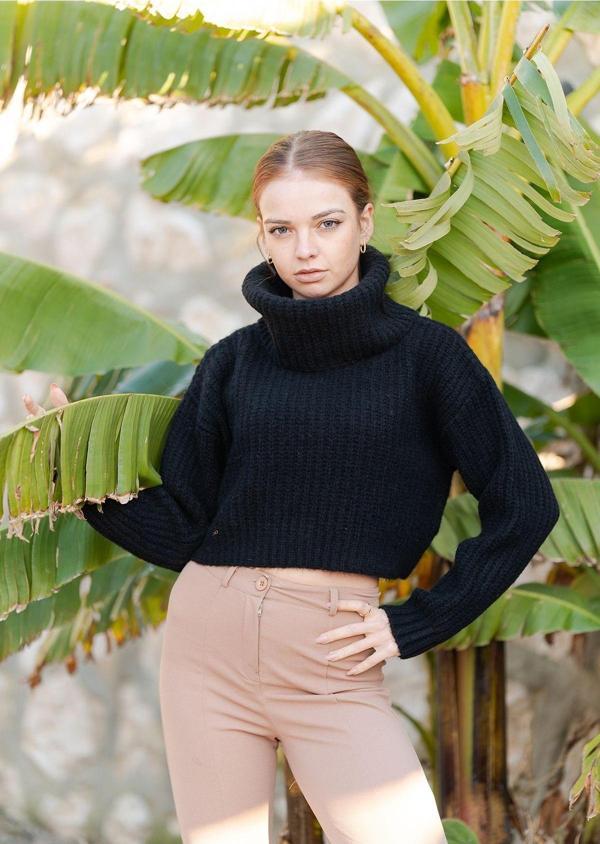 Balıkçı Yaka Örme Crop Kazak - Image 1