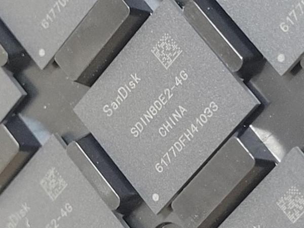SDIN8DE2-4G 4GB EMMC - Image 1