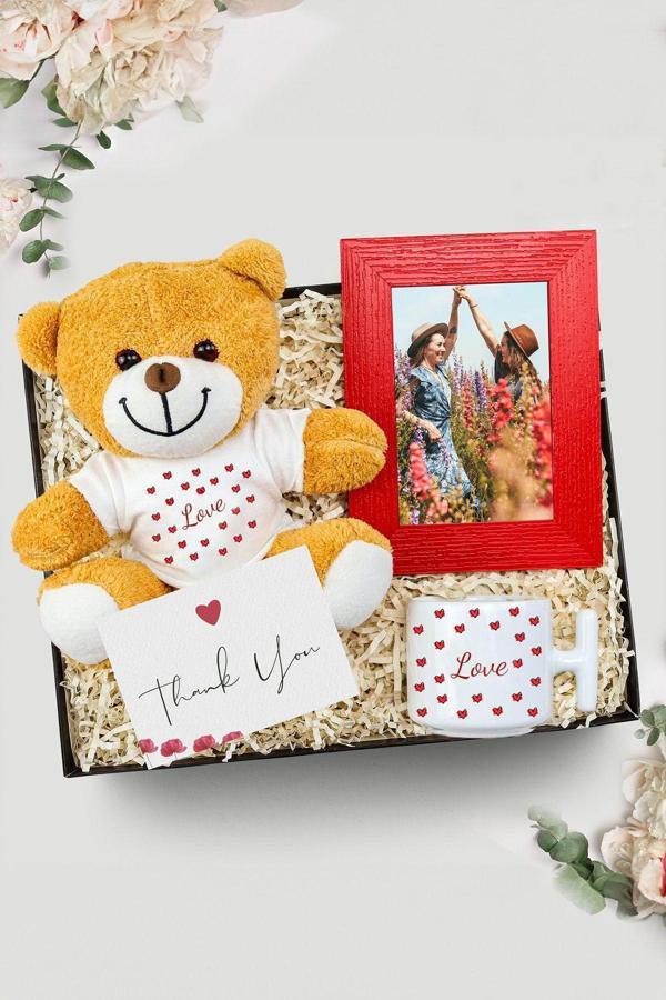 Trendmiya Tasarımlı Peluş Ayıcık & Kırmızı Çerçeve & T Kupa Hediye Seti - Image 1