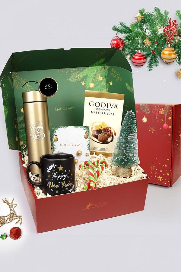 Trendmiya Dereceli Termos & Happy New Year Kupa & 2'Li Baston Şeker & Mini Çam Ağacı & Godiva Çikolata - Image 1