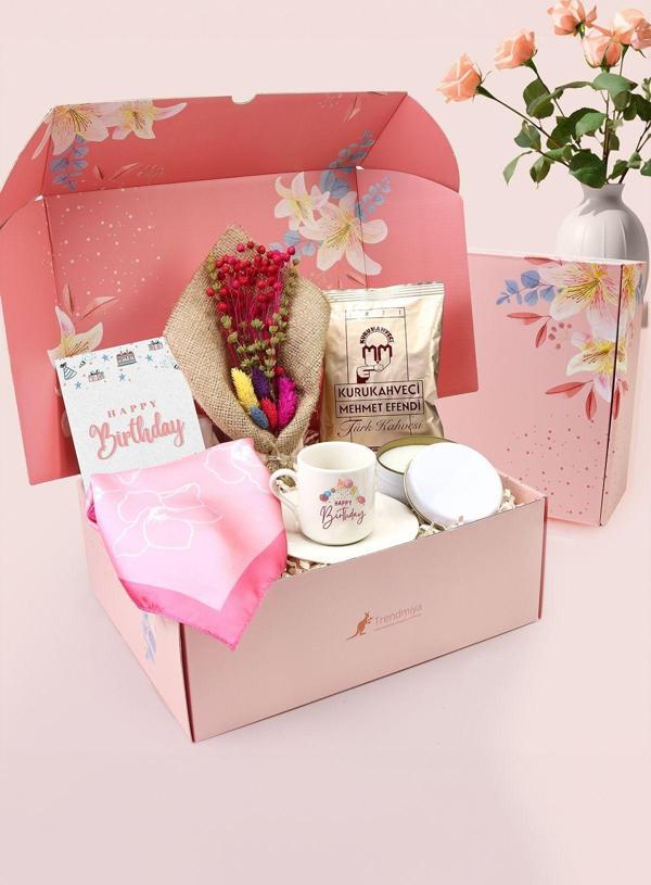 Trendmiya Pembe Çiçekli Kutusunda Fincan & Mum & Fular & Türk Kahvesi & Kurutulmuş Çiçek Buketi - Image 1