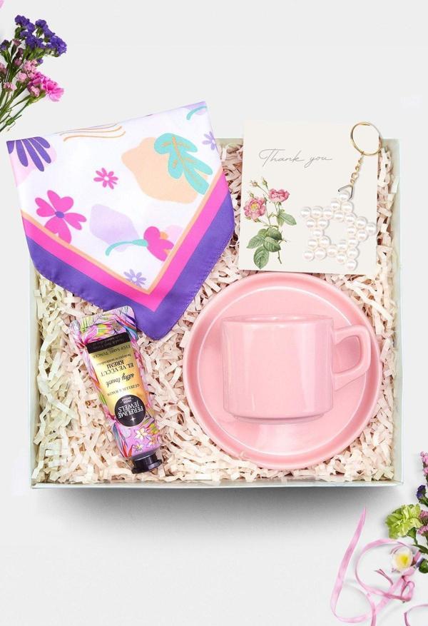 Trendmiya Pembe Fincan & Fular & Eyüp Sabri Tuncer El Kremi & İnci Yıldız Anahtarlık Hediye Seti - Image 1