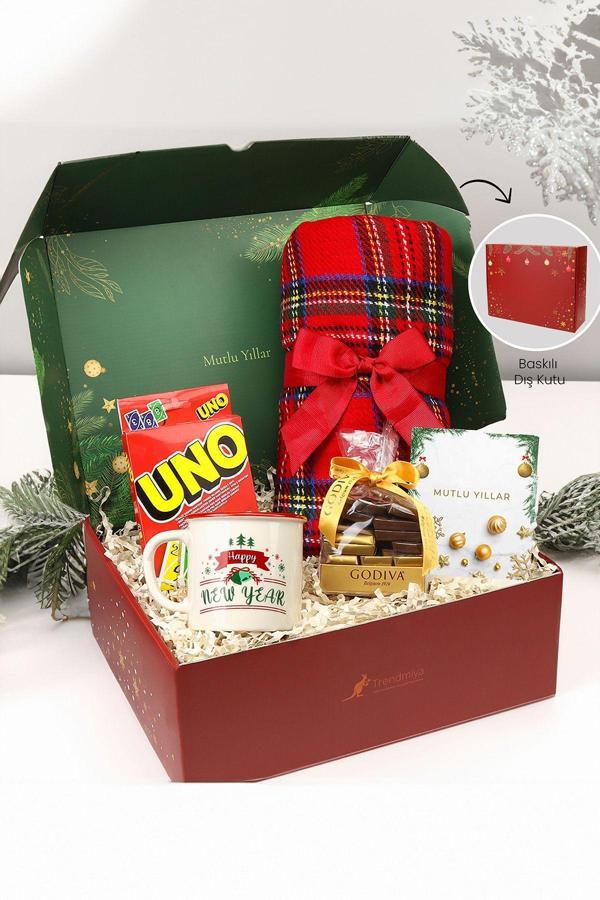 Trendmiya Happy New Year Temalı Kupa & Çift Taraflı Kalın Şal & Uno Kart Oyunu & Godiva Çikolata Hediye Seti - Image 1