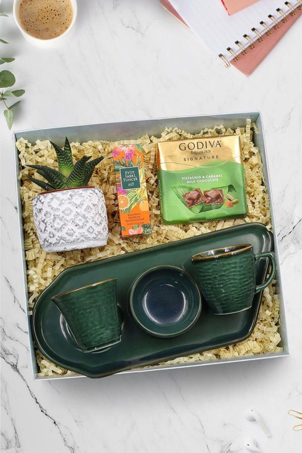 Trendmiya Yeşil Kahve Sunum Seti & Mini Kolonya & Godiva Çikolata & Canlı Sukulent-Saksı Hediye Seti - Image 1