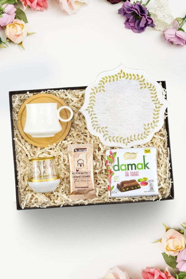 Trendmiya Beyaz Fincan & Türk Kahvesi & Kahve Yanı Su Kadehi Ve Peçetesi & Damak Çikolata Hediye Seti - Image 1