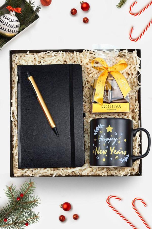 Trendmiya Siyah Defter & Gold Renk Tükenmez Kalem & Kupa & Godiva Napoliten Çikolata Yeni Yıl Hediye Seti - Image 1