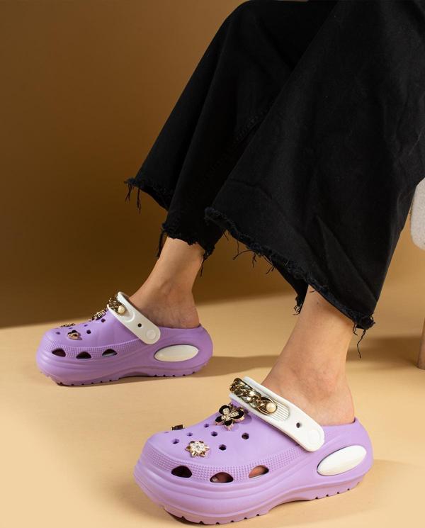 Pembe Potin Yüksek Taban Kelebek Ve Çiçek Tokalı Zincir Detaylı Eva Kadın Sandalet DNZ227-24Byz - Image 1