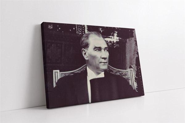 Tablosan Atatürk Otururken Kanvas Tablo - Image 1