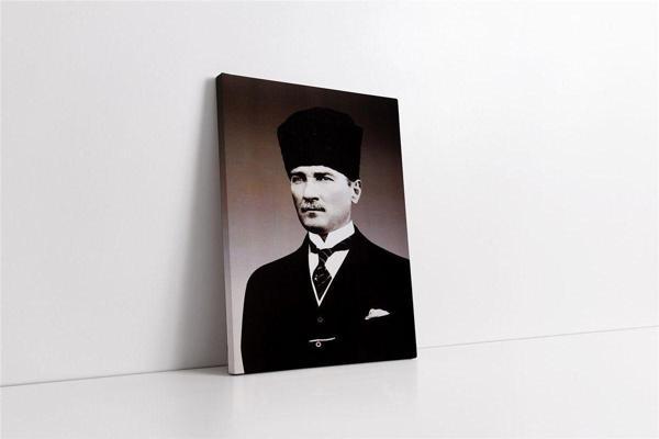 Tablosan Kalpaklı Atatürk Kanvas Tablo - Image 1