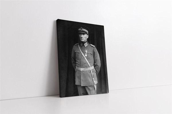 Tablosan Baş Komutan Atatürk Kanvas Tablo - Image 1