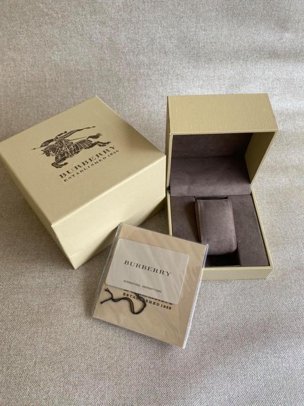 Burberry Sertifikalı Saat Kutusu 11,5x11,5x8,5 cm - Image 1
