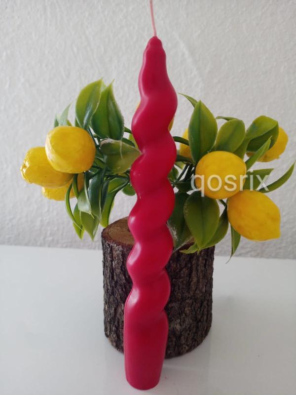 Kırmızı Italyan Burgulu Şamdan Soya Mumu Doğal Kokulu Çubuk Konik Burgu Spiral Mum Dekoratif 1 Adet - Image 1