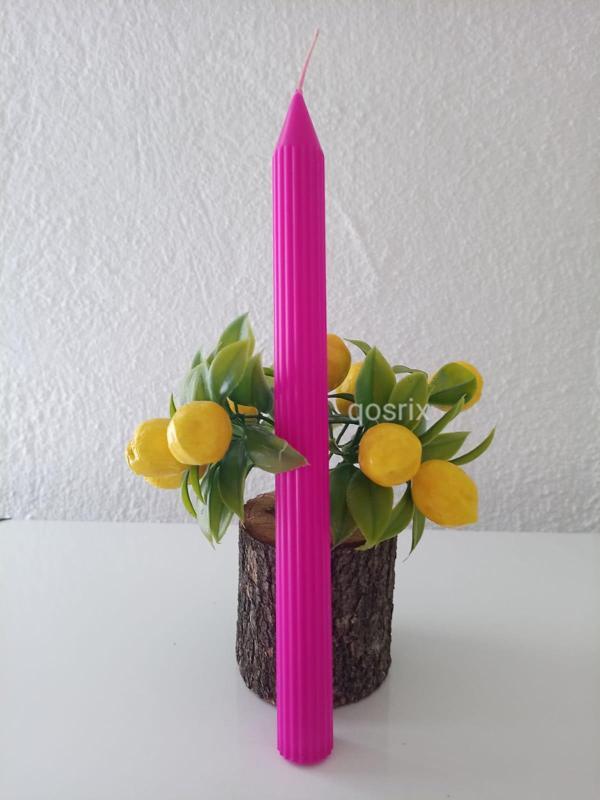 Pembe Fuşya Şamdan Mumu 1. Kalite Doğal Kokulu Uzun Çubuk Konik Dekoratif Mum 1 Adet - Image 1