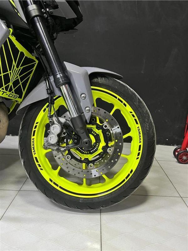Yamaha Yazılı Kısa Yazısız Uzun Dış Şerit 16'lı Çift Renk Jant Sticker Modeli - Image 1