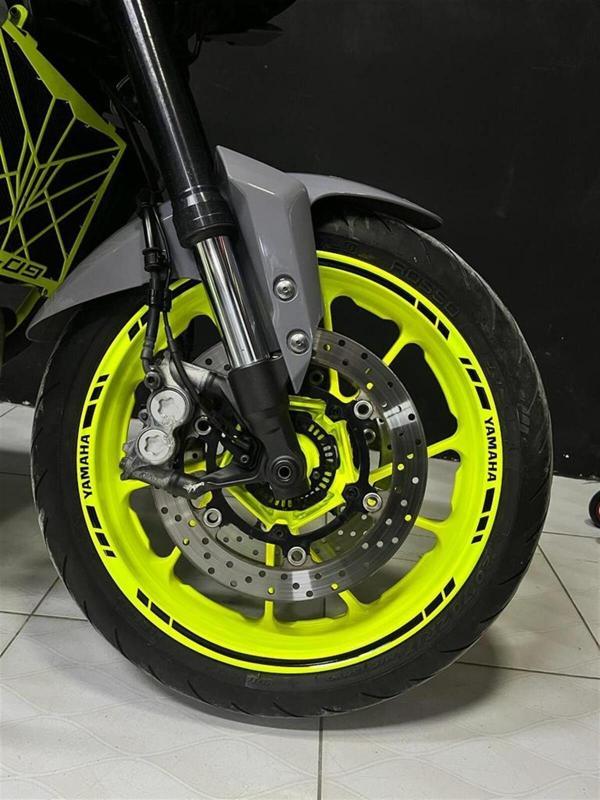 Yamaha Yazılı Kısa Yazısız Uzun Dış Şerit 16'lı Çift Renk Jant Sticker Modeli - Image 1