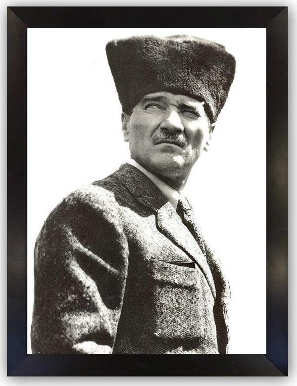 Tablo Center Siyah Çerçeveli Atatürk Tablosu 40 cm x 55 cm - Image 1