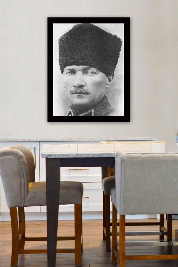 Tablo Center Siyah Çerçeveli Atatürk Tablosu 40 cm x 55 cm - Image 1