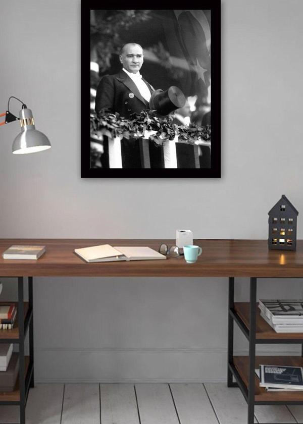 Tablo Center Siyah Çerçeveli Atatürk Tablosu 40 cm x 55 cm - Image 1