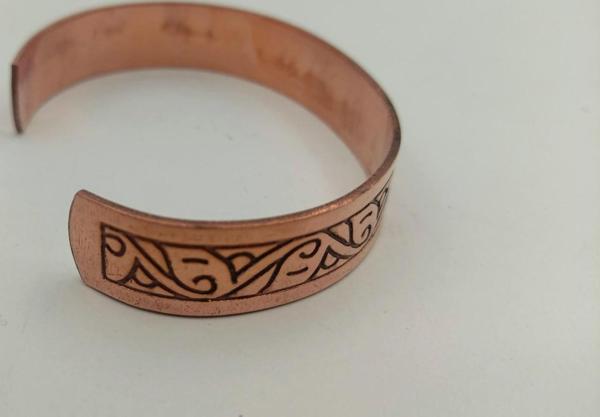 Bakır Bileklik 1,5x17,5 cm Kalemkar El İşlemesi Doğal Saf Bakır M4 - Image 1