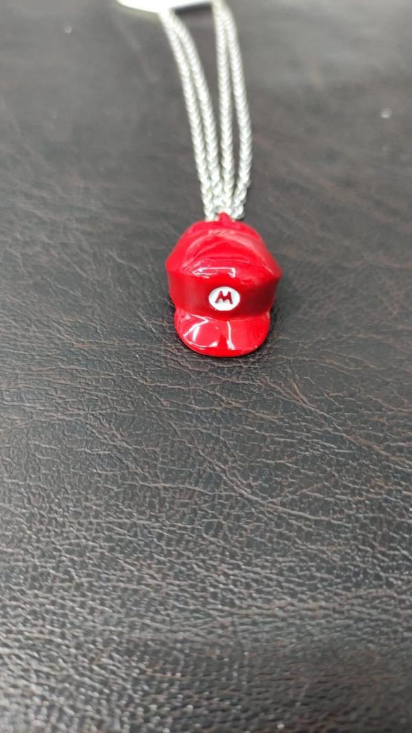 Kırmızı Mario Şapka  Kolye  Aksesuar Şık Hediyelik Süs Takı - Image 1