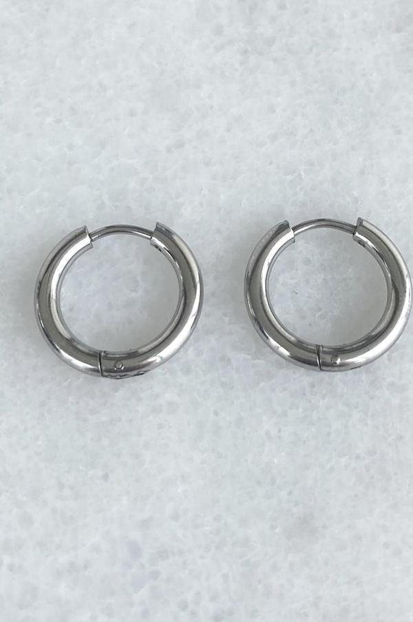 Gümüş Renk Orta Boy Unisex Küpe Hediyelik Trend Şık Küpe - Image 1