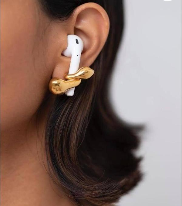 İphone AirPods Kulaklık Tutucu  Küpe, 24 Ayar Altın Kaplama - Image 1