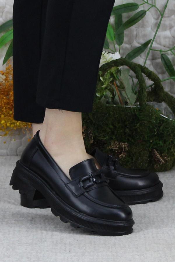 Fort 429002 Siyah Toka Detaylı Rahat Loafer Kadın Ayakkabı - Image 1