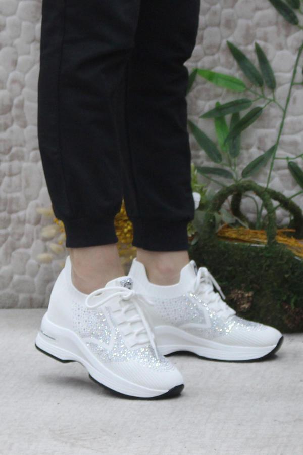 Fort Guja 24K304 Beyaz Taş Detaylı Kalın Taban Sneaker Kadın Ayakkabı - Image 1