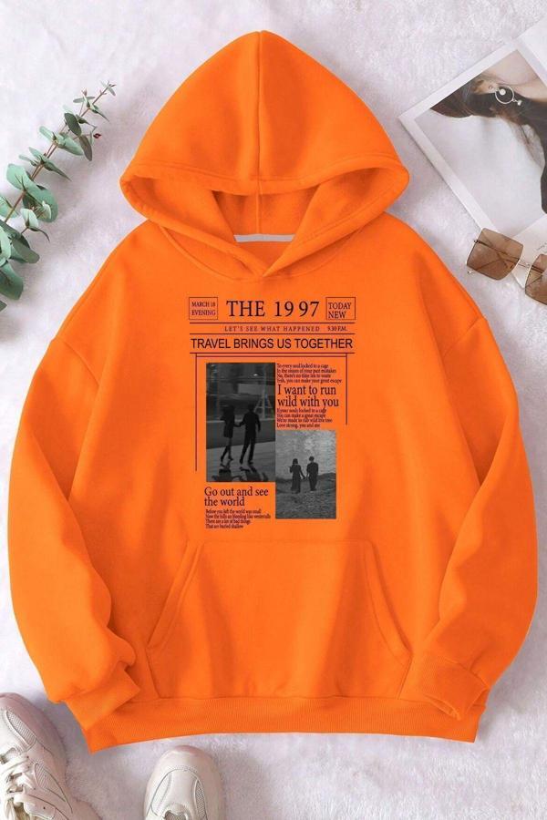 Unisex The 1997 Travel Baskılı Sweatshirt - Image 1