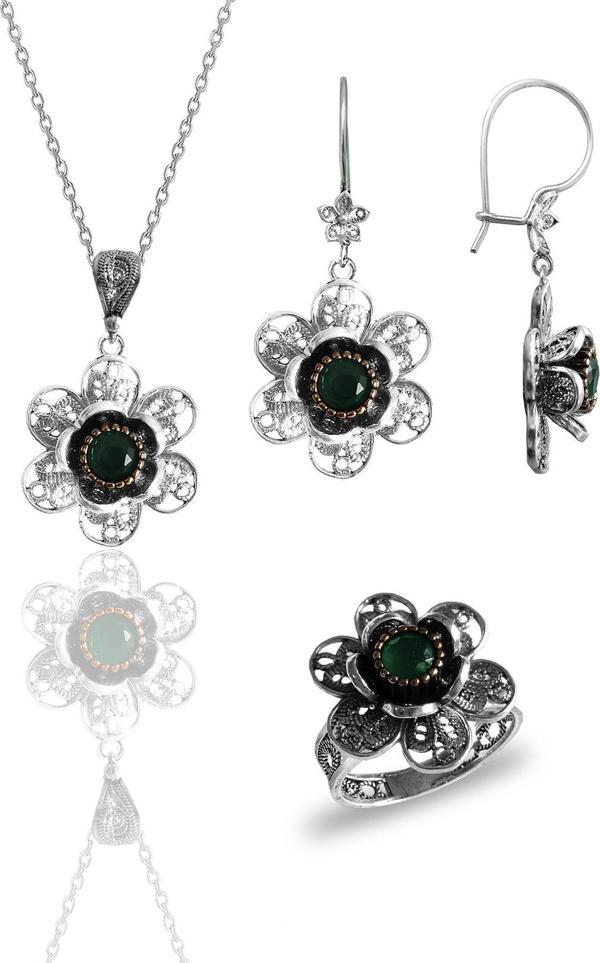 Gümüş kök zümrüt taşlı gül modeli telkari işlemeli kolye küpe ve yüzük üçlü set - Image 1