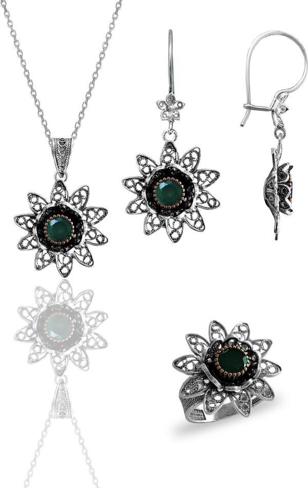 Gümüş kök zümrüt taşlı nilüfer modeli telkari işlemeli kolye küpe ve yüzük üçlü set - Image 1