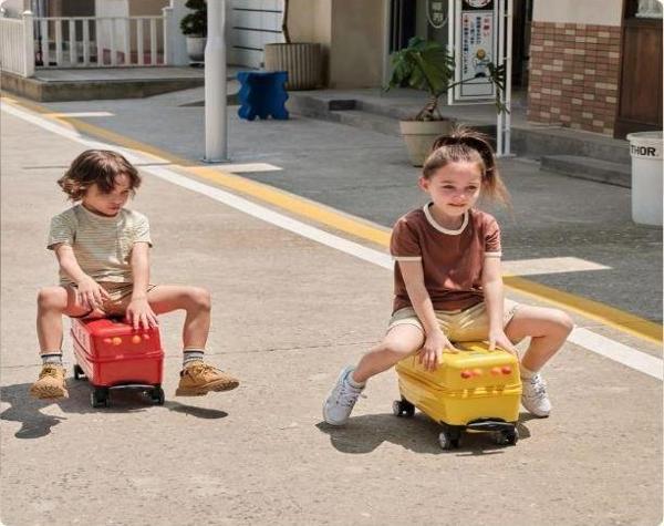Travel Buddies Bin ve Seyahat Et Okul Otobüsü Bavul Sarı - Image 1