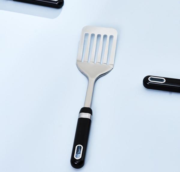 Karaca Mastermaid Oluklu Spatula Siyah 33,4 Cm - Image 1