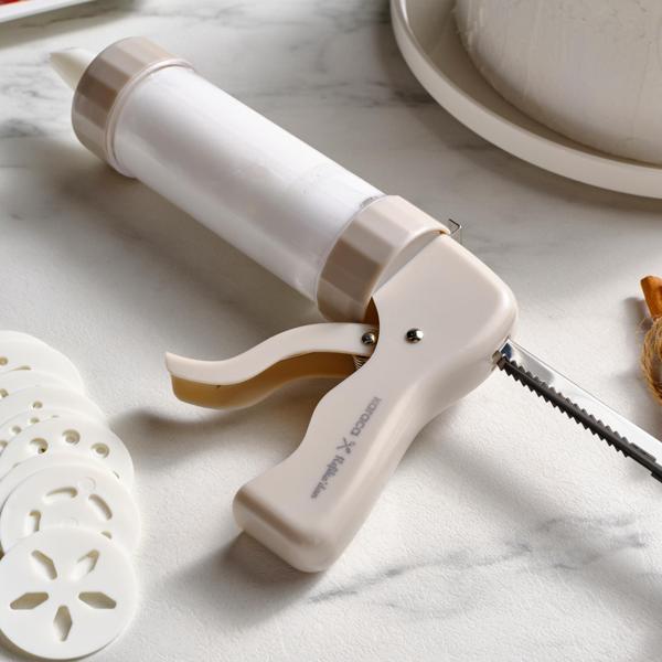 Karaca x Refika Gadgets Pasta Süsleme Aparatı - Image 1