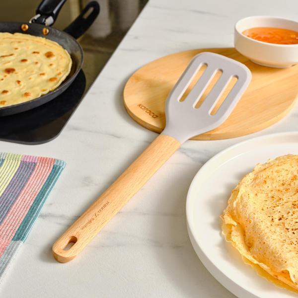 Karaca x Refika Gadgets Ahşap Saplı Silikon Oluklu Spatula - Image 1