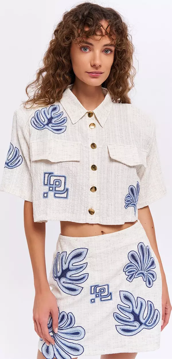Nakış Baskılı Düğmeli Gömlek Naturel - Image 1