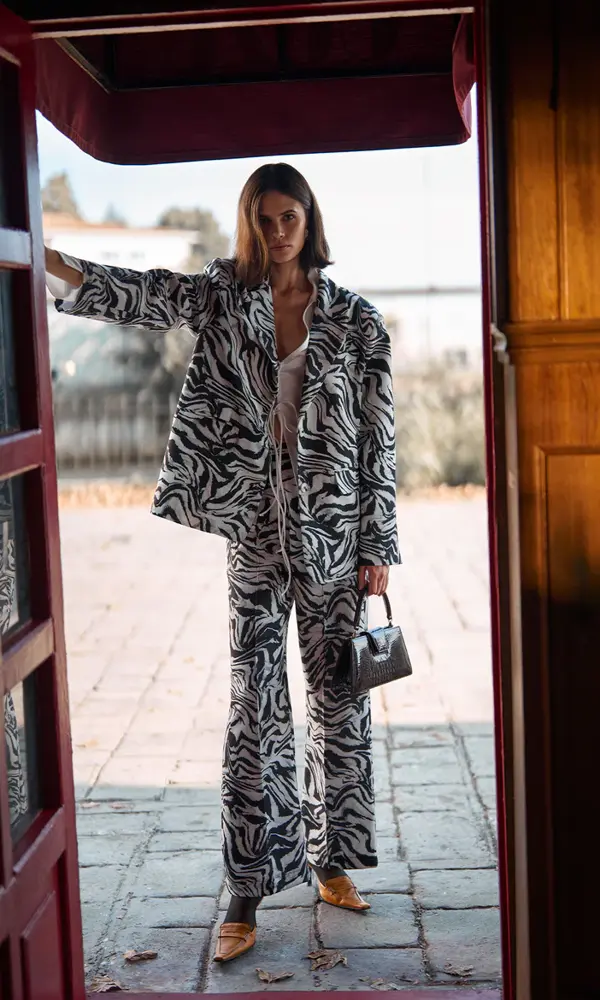 Beli Lastikli Zebra Desenli Pantolon Siyah - Image 1