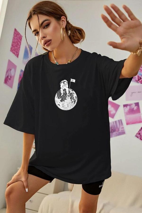 Unisex Astronot Baskılı T-shirt - Image 1
