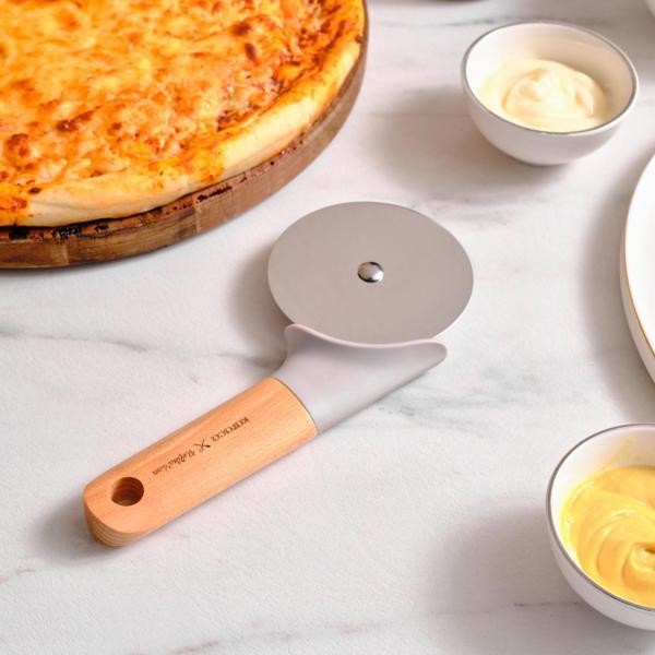 Karaca X Refika'Dan Ahşap Saplı Pizza Dilimleyici 18,8 Cm - Image 1