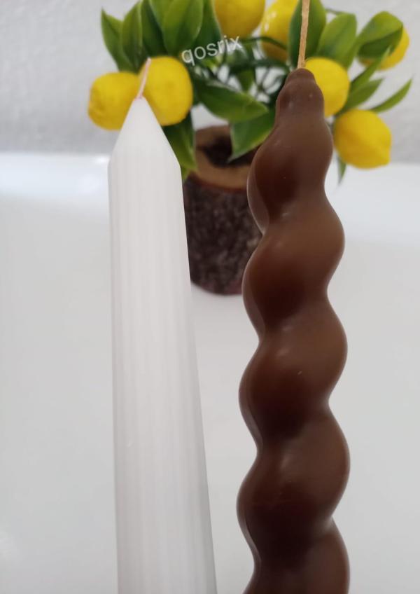 2'li Kahverengi Beyaz Italyan Burgulu Şamdan Soya Mumu Doğal Kokulu Uzun Çubuk Konik Burgu Spiral Mum - Image 1